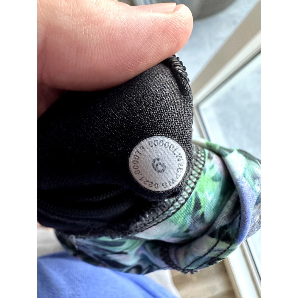 Lululemon Energy Bra Longline, B–D Cups Size 6 Floral - Picture 7 of 7